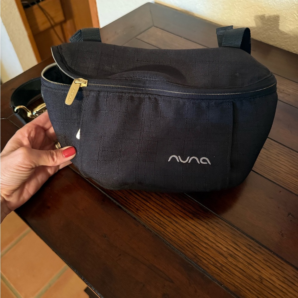 Nuna
Stroller Sling Bag